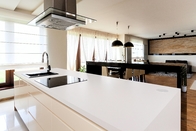 Chất lượng cao Prefab nhà bếp được thiết kế trắng bằng thạch anh Lấp lánh