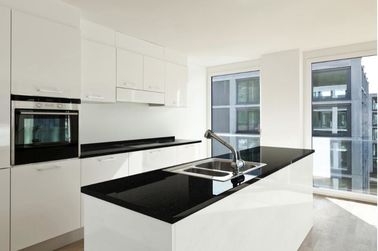 Kỹ thuật đá thạch anh nhân tạo Mặt bàn làm việc Màu đen tuyền 3000 * 1400 * 15mm