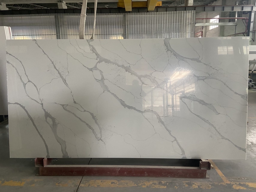 Tấm đá thạch anh xám Calacatta NSF với vật liệu trang trí chống xước nền trắng